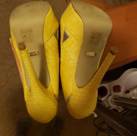 Bebe snakeskin heels - Picture 3 of 3